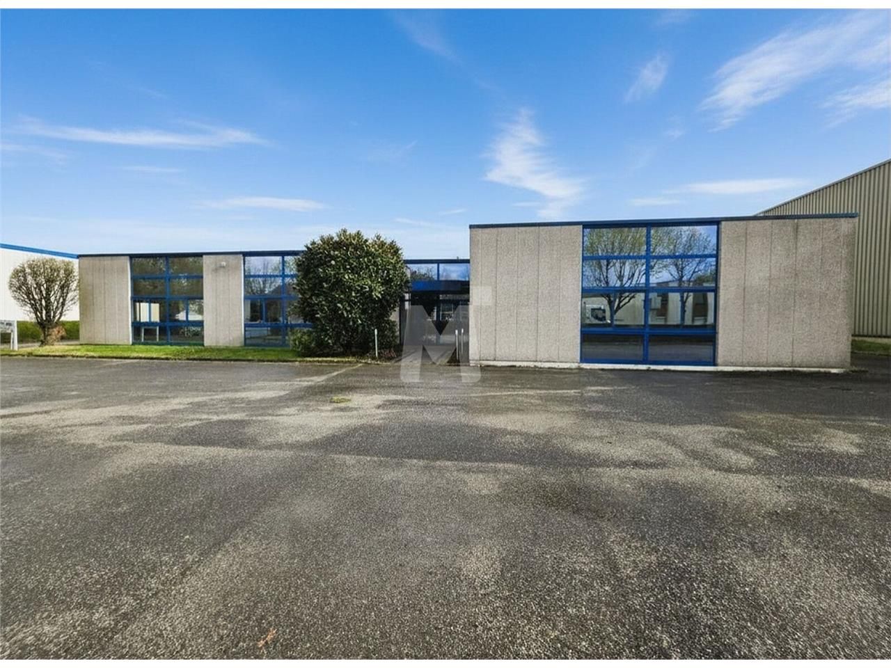 Aisément accessible depuis la Francilienne, sur u