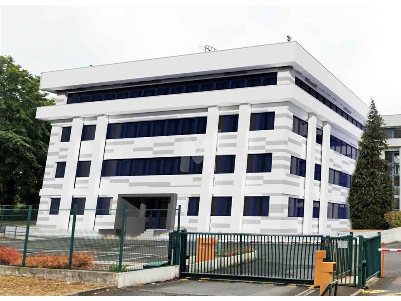 En entrée de ville d'Evry-Courcouronnes, aisément