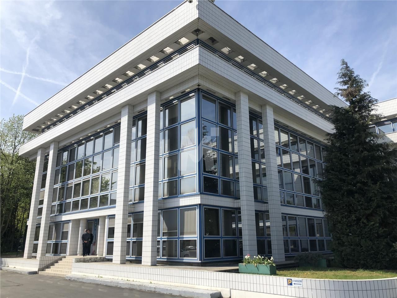 En entrée de ville d'Evry-Courcouronnes, aisément