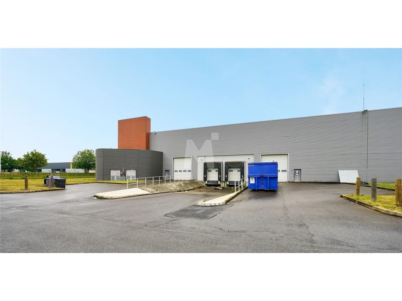 Dans un parc clos et sécurisé, à proximité de Car