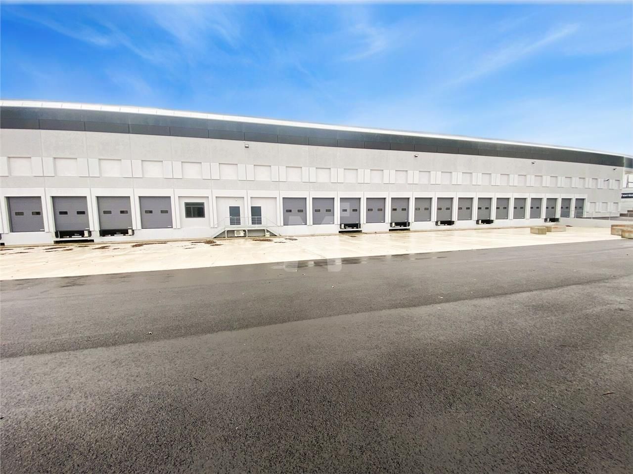 Bâtiment  entièrement rénové développant 8 017 m²