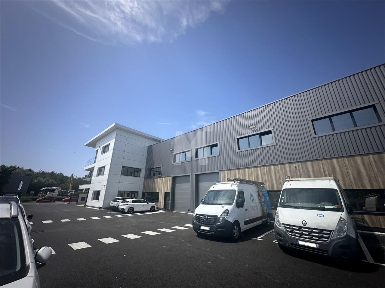 Sur un terrain clos d'environ 3 600 m², nous vous