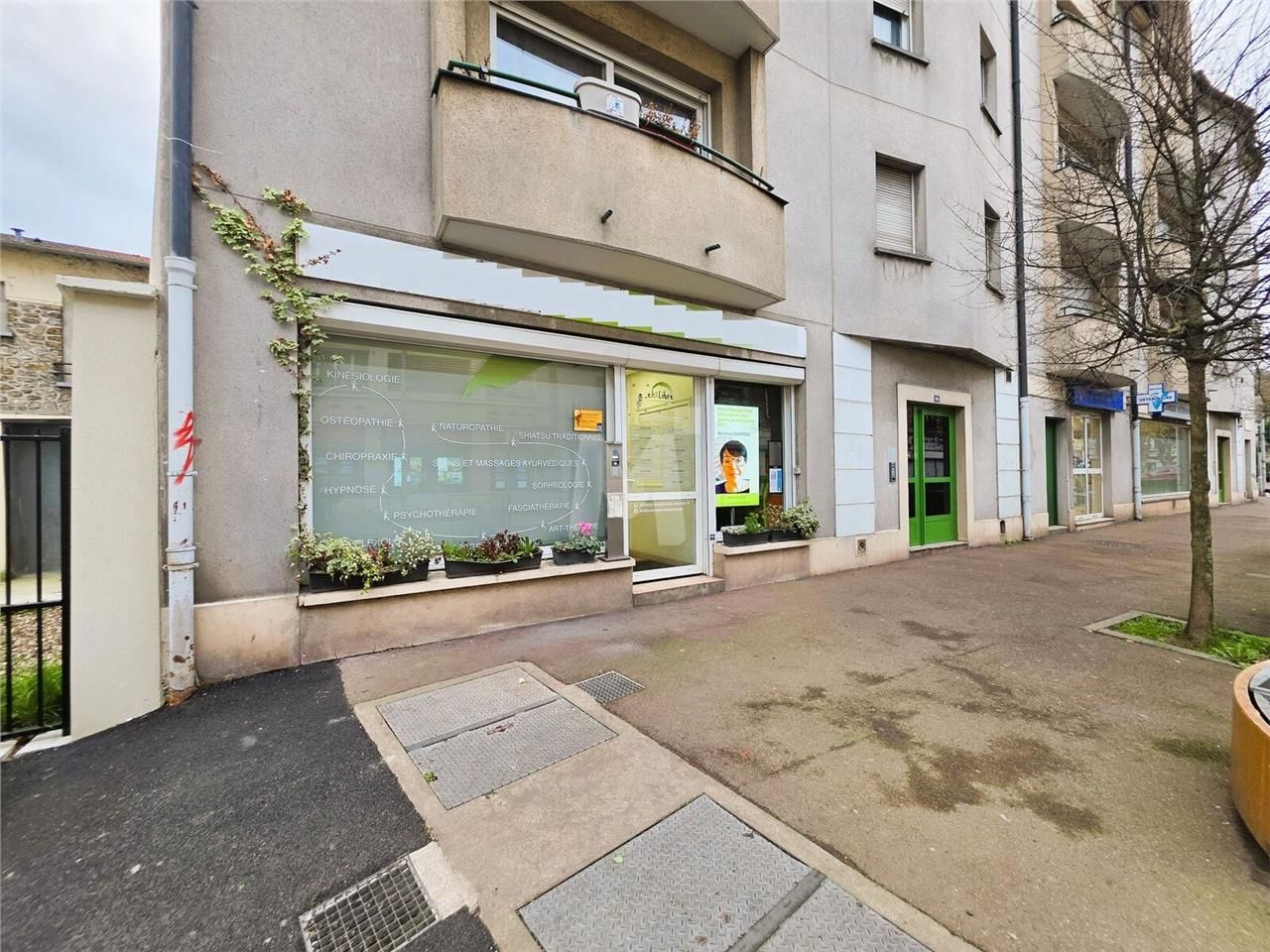 A 400 m de la gare RER C et D de Juvisy, M'Carré 