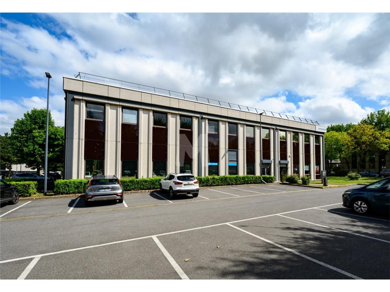 A proximité des autoroutes A6 et A10 et de la Nat