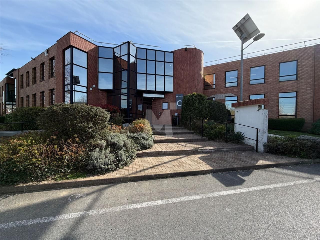 Au croisement de l'autoroute A10 et de la Nationa