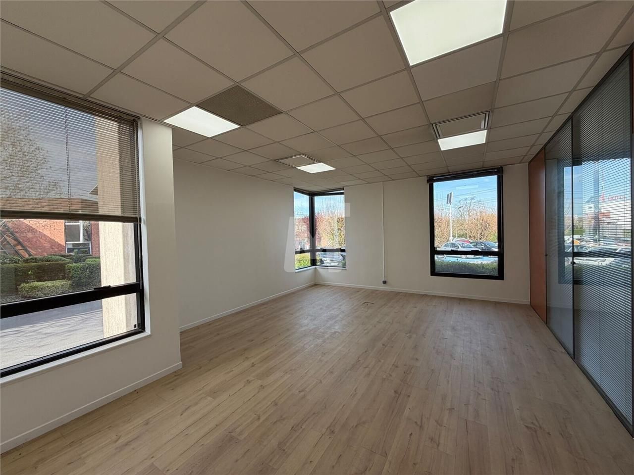 Au croisement de l'autoroute A10 et de la Nationa