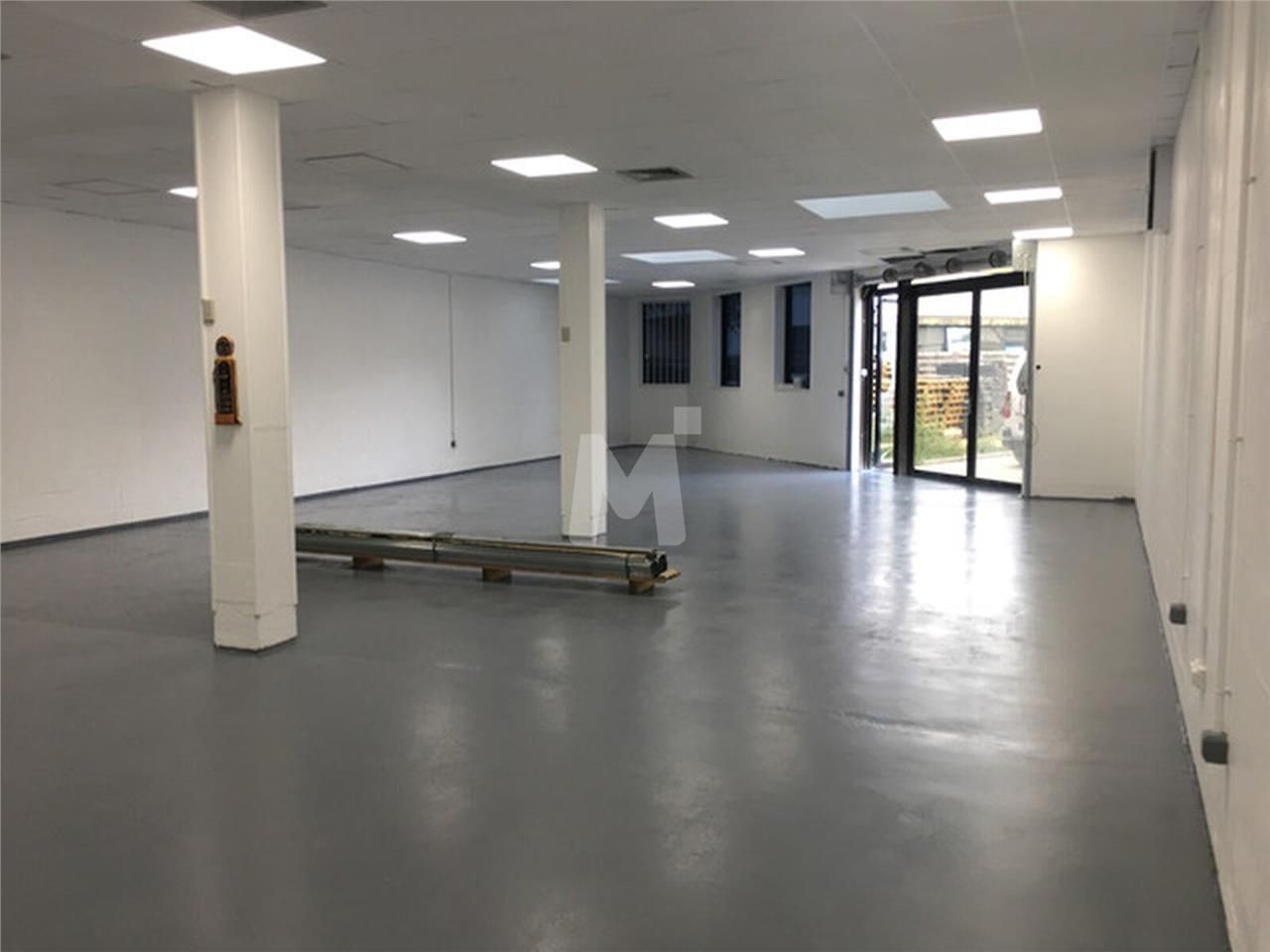 Au croisement de l'autoroute A10 et de la Nationa