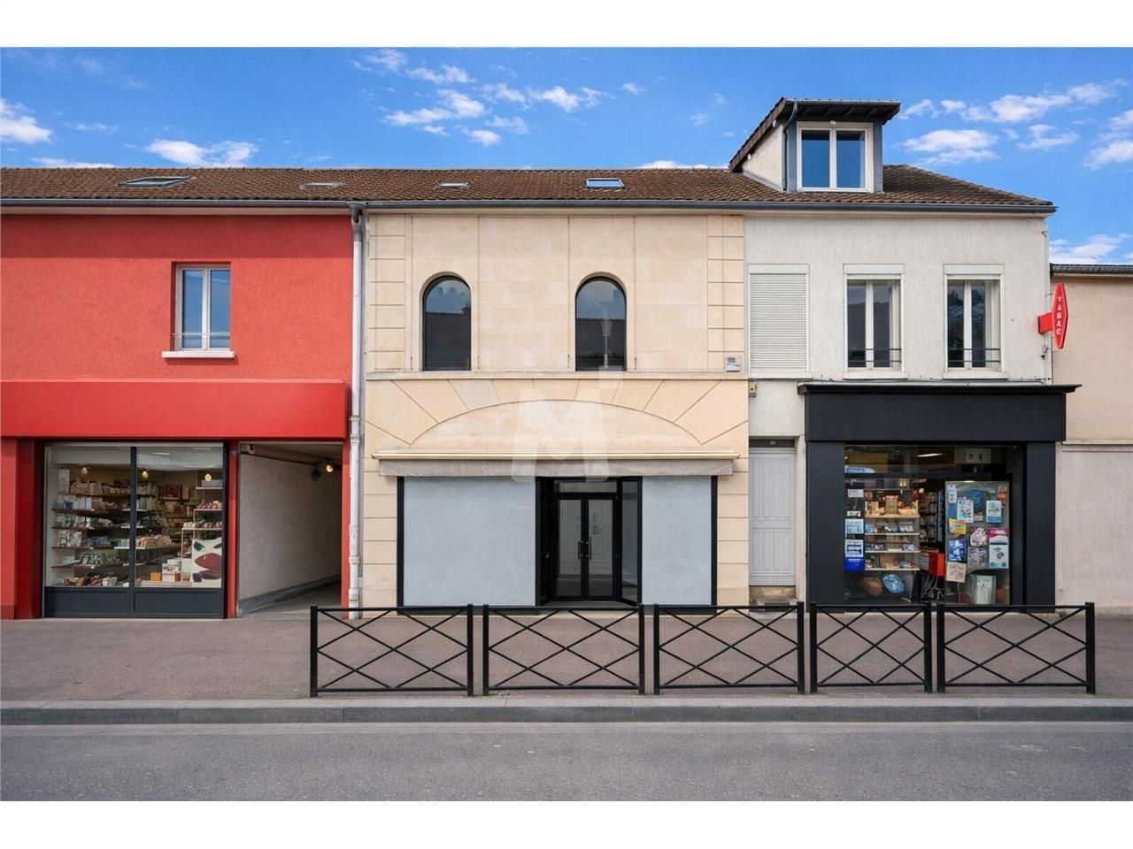 Local commercial d'environ 97 m² idéalement situé