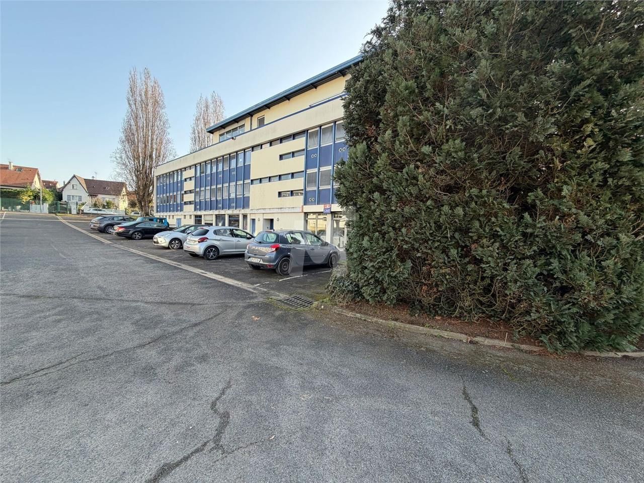 Au coeur du noeud routier A6/A10/N20 et N118, MCA