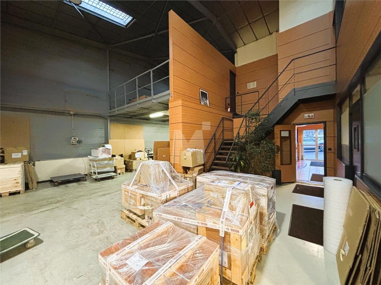 Bénéficiant d'un emplacement stratégique à côté d