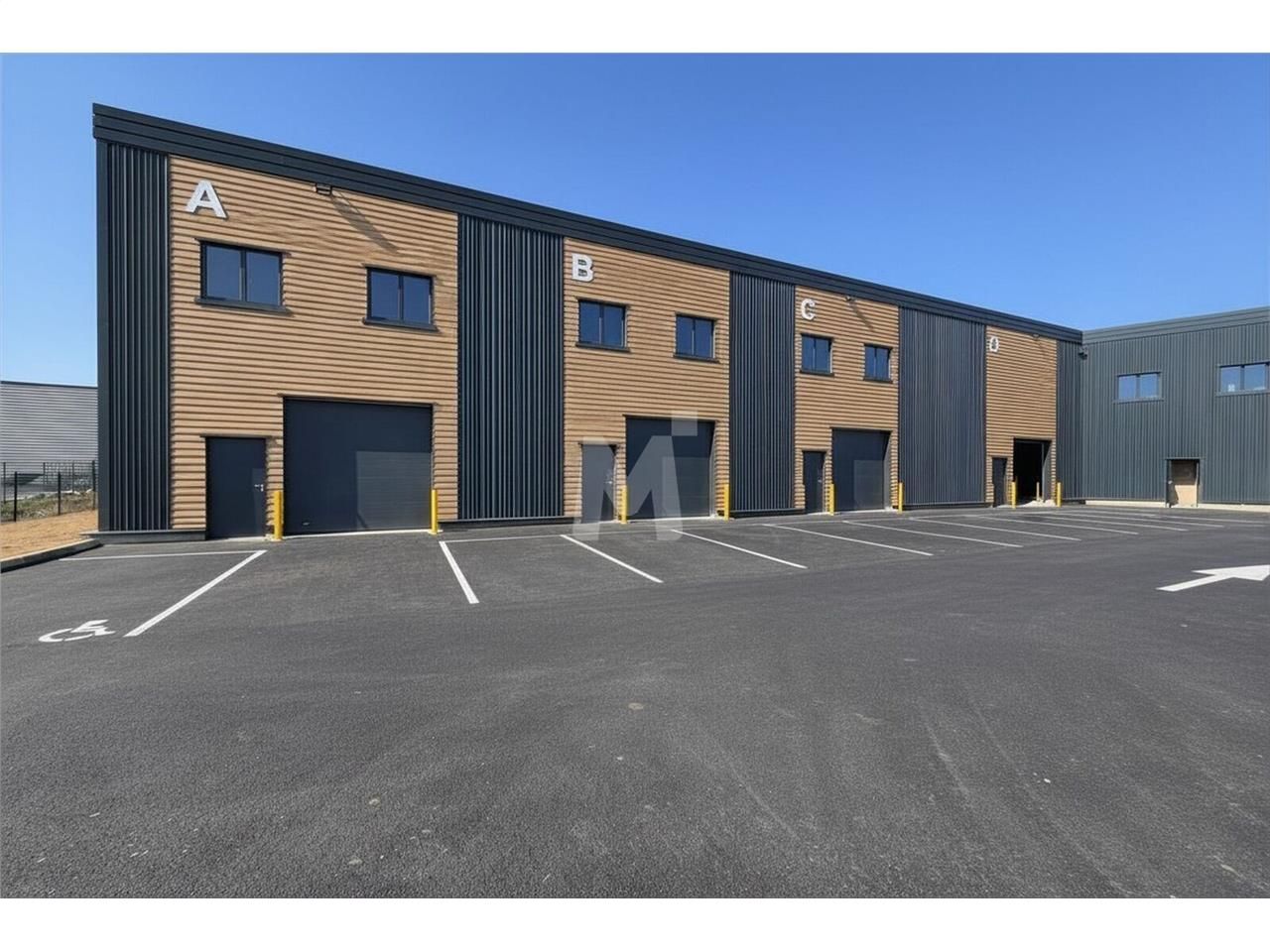 A proximité de la ZAC de la Croix Blanche et de l