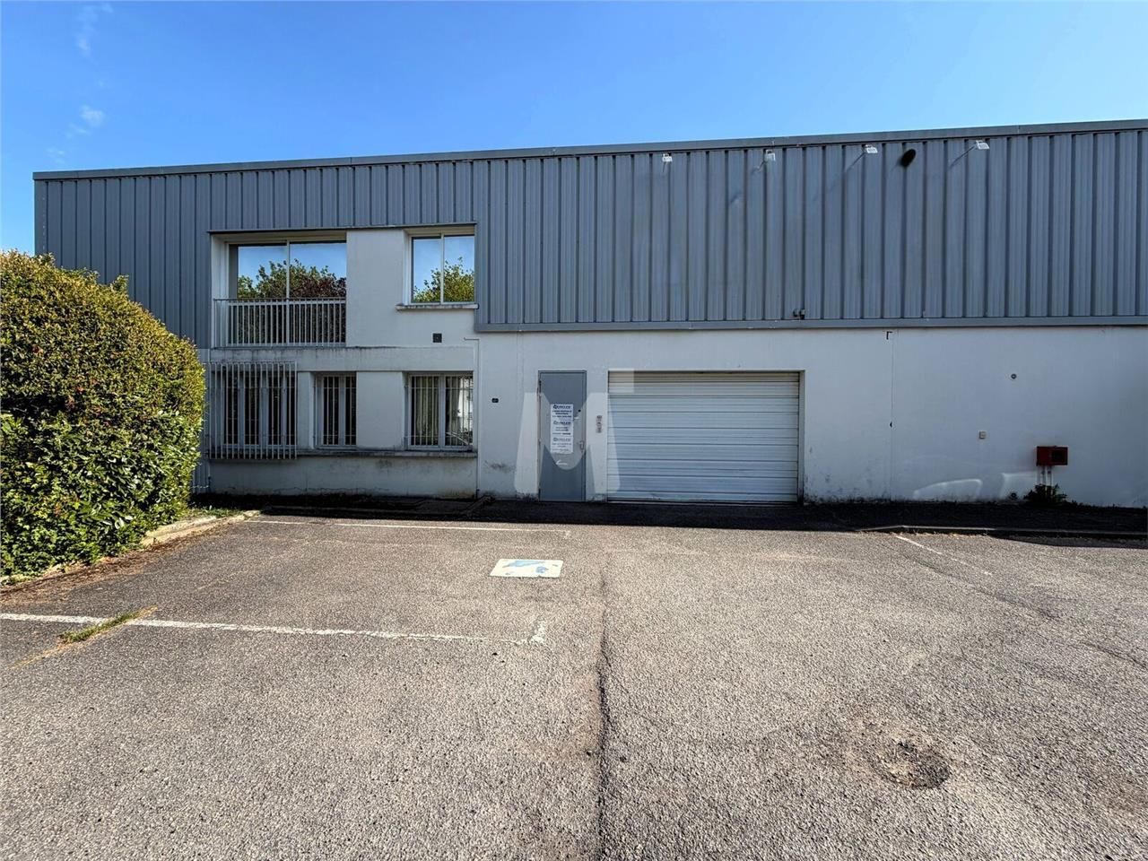 Bâtiment indépendant développant 1 470 m² à usage