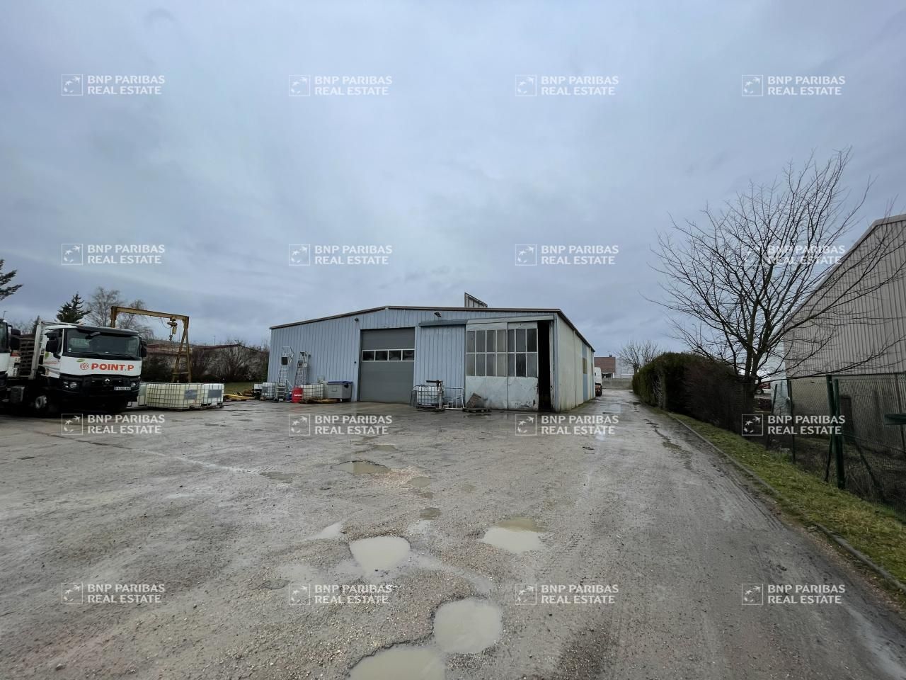 665 m² pour ce activité en location à Fixin