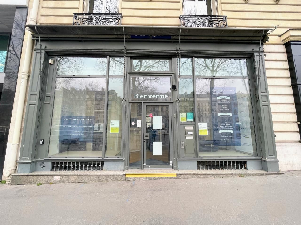 218.9 m² pour ce local commercial en location à Paris