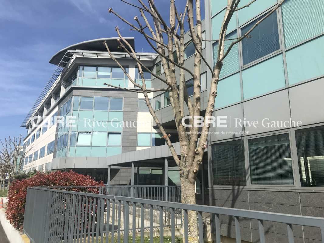 Rive Gauche CBRE vous propose en location, deux p