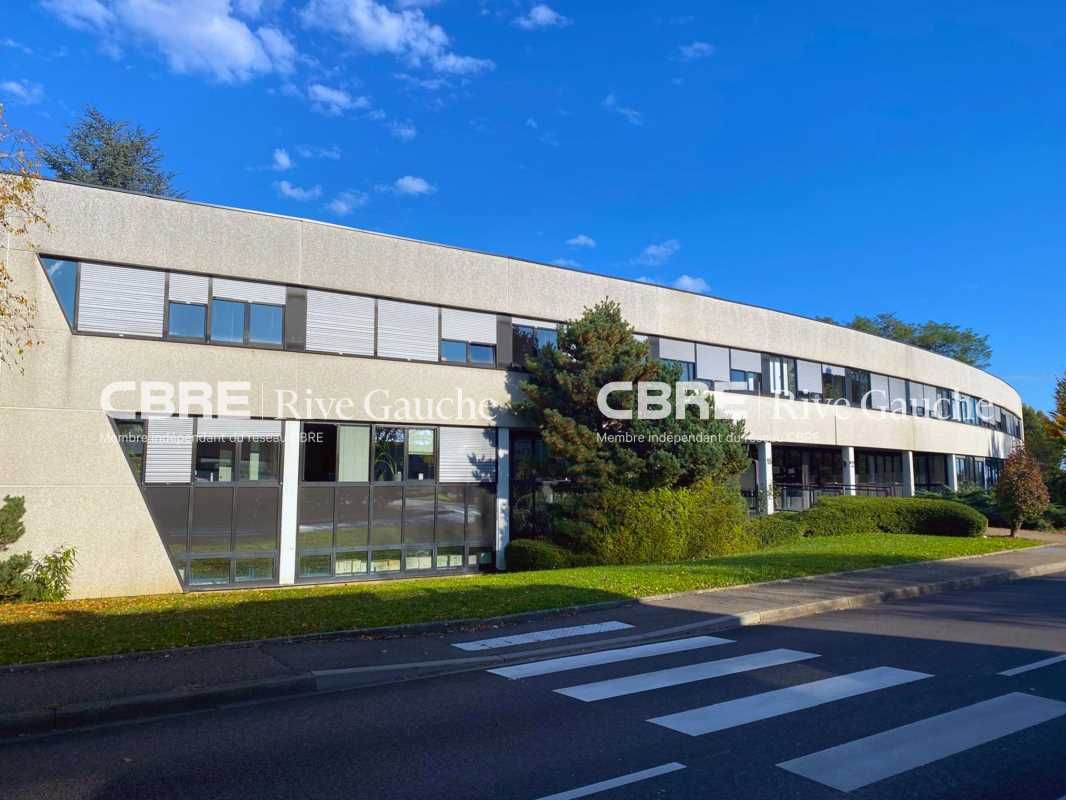 A deux minutes des axes autoroutiers, dans un imm