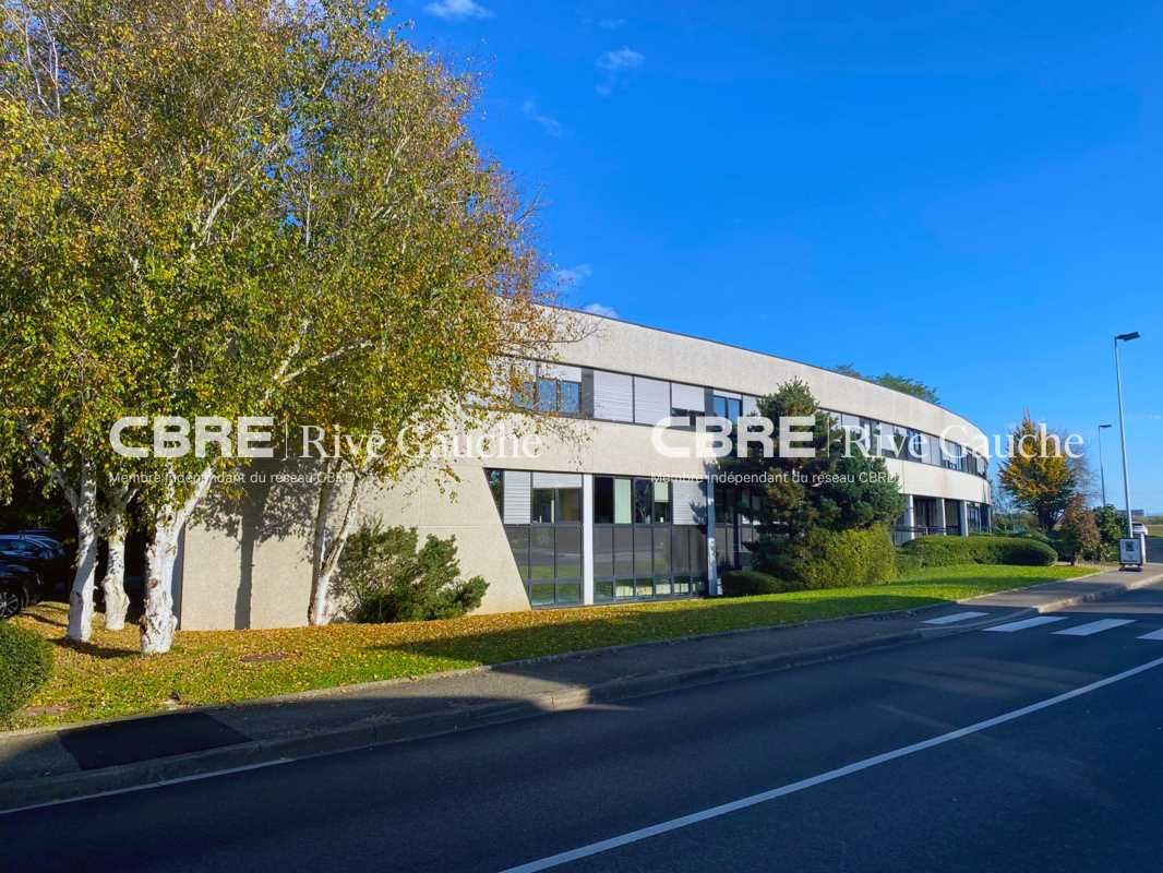 A deux minutes des axes autoroutiers, dans un imm