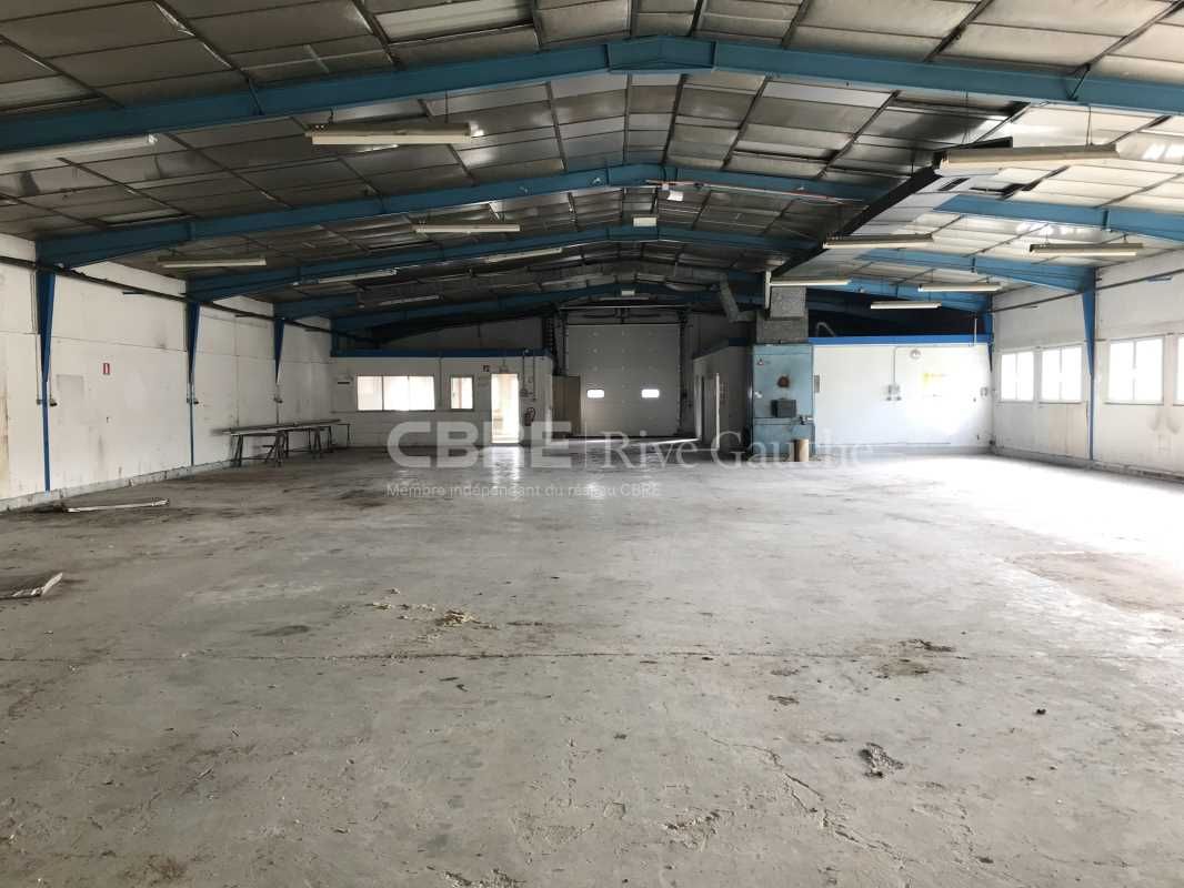 Local d'activités implanté sur un site clos de 52
