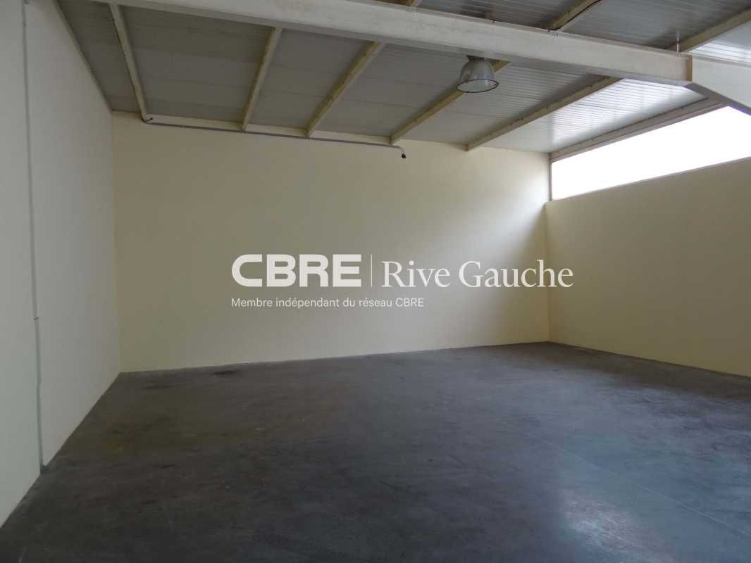 Bâtiment récent dans complexe immobilier offrant 