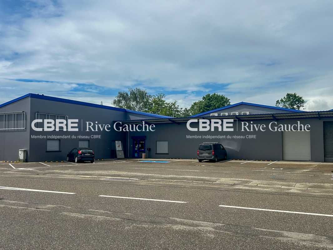 Ensemble immobilier rénové offrant une surface di