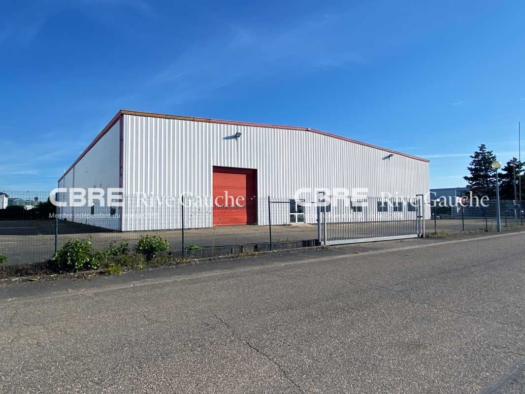 Ensemble immobilier d'une surface de 2.138 m² à s