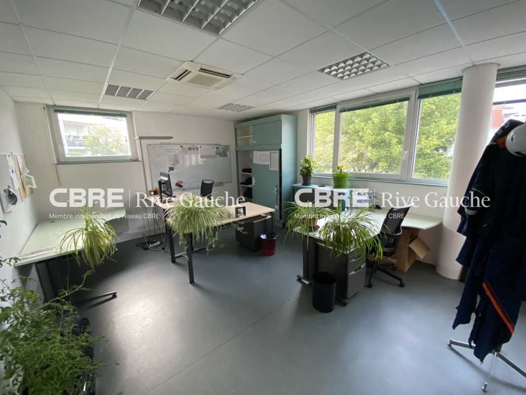 Bâtiment indépendant à usage  principalement de b