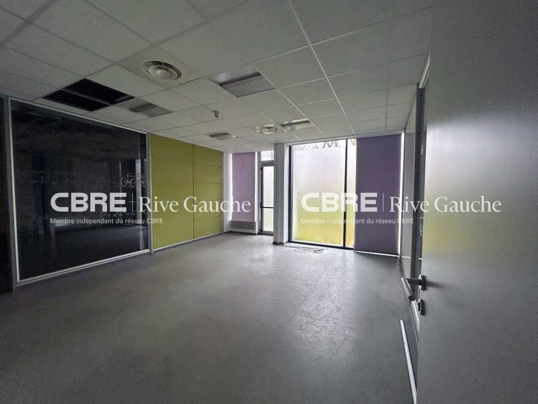 Local d'Activités de 836 m² non divisibles à loue