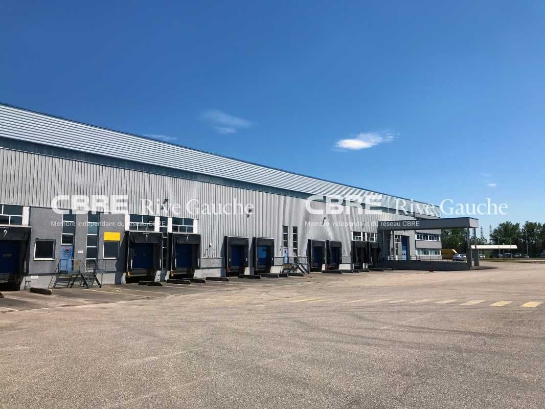 Entrepôt de 2001 d'une surface totale de 29 476m2
