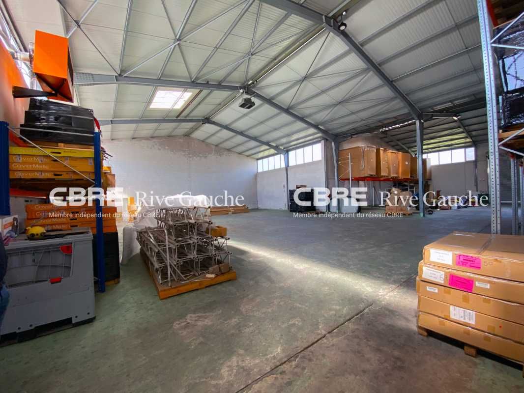 Local d'activité avec grande visibilité  Accès PL