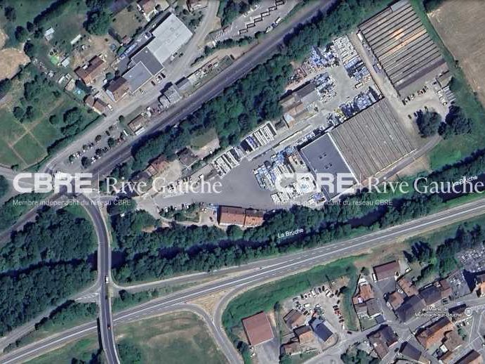 Ensemble immobilier  composé d'un bâtiment histor