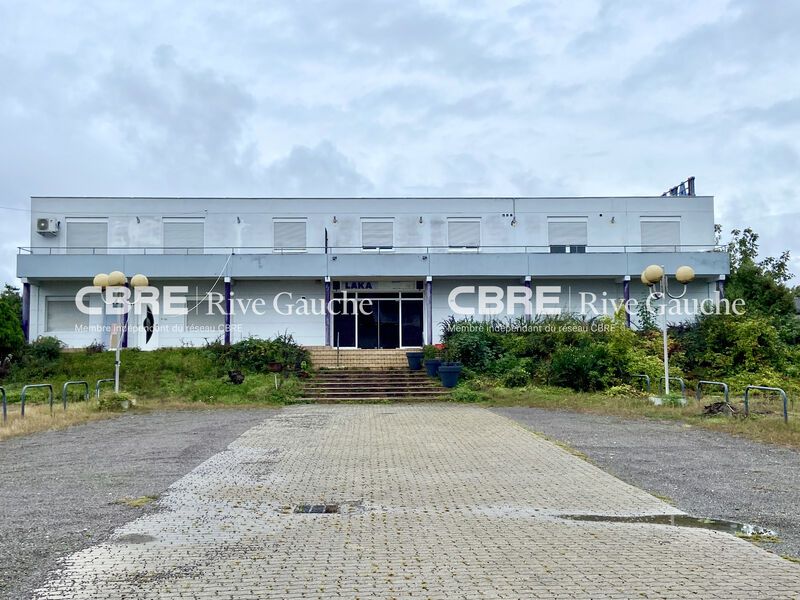 Ensemble immobilier des années 80, en très bon ét