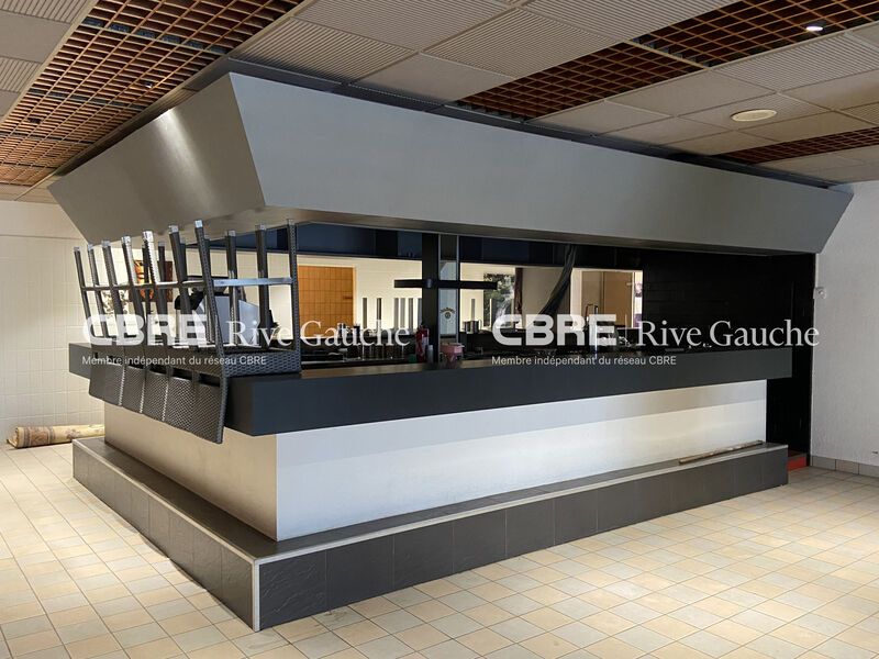 Ensemble immobilier des années 80, en très bon ét