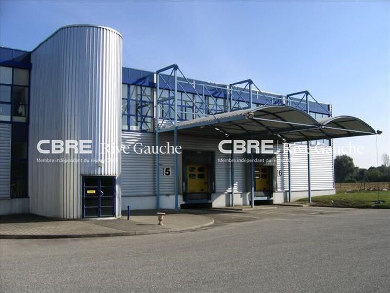 Entrepôt d'une superficie totale de 10 000m2 offr