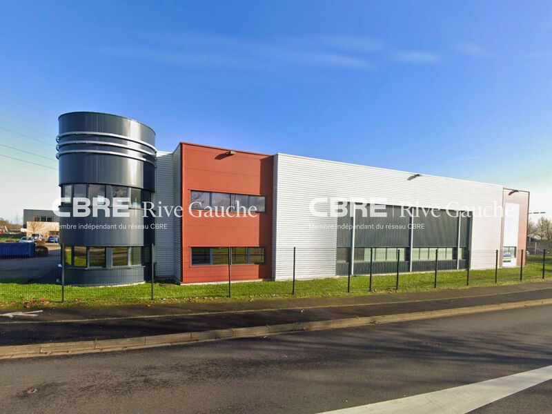 Cellule d'angle à usage mixte (bureaux + dépôt), 