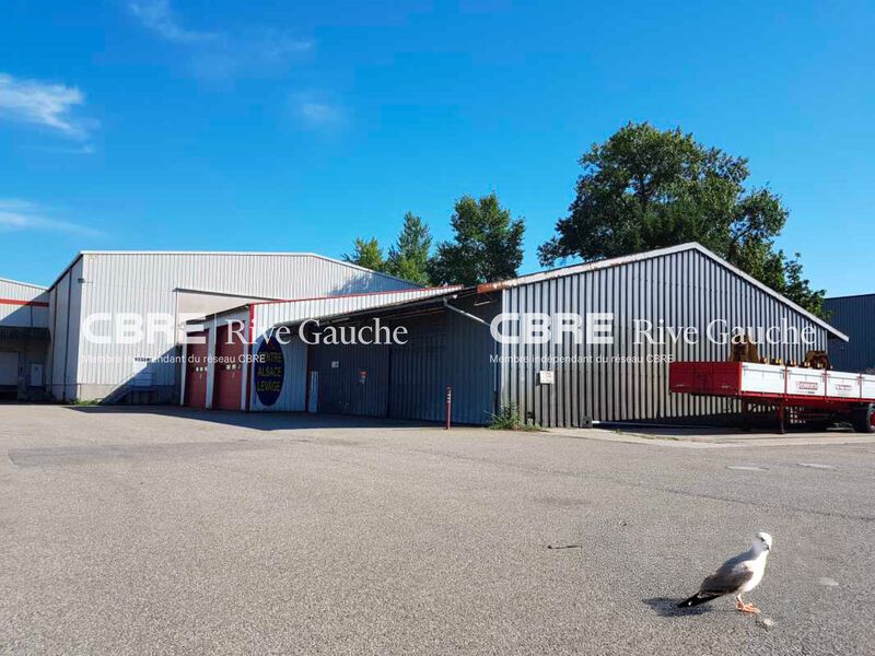 Surface disponible dans un bâtiment avec cour com