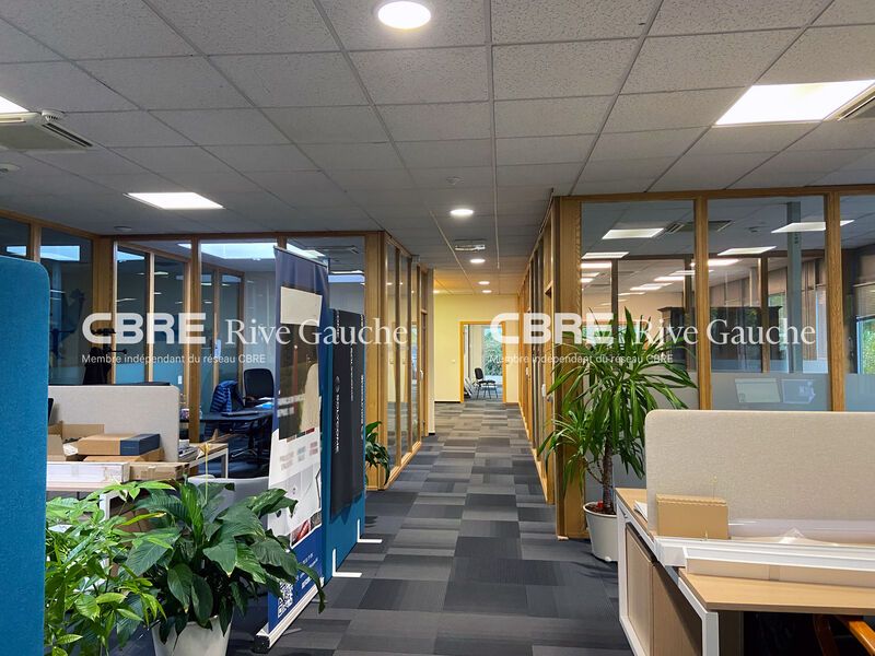 Ensemble immobilier, idéalement situé proches des