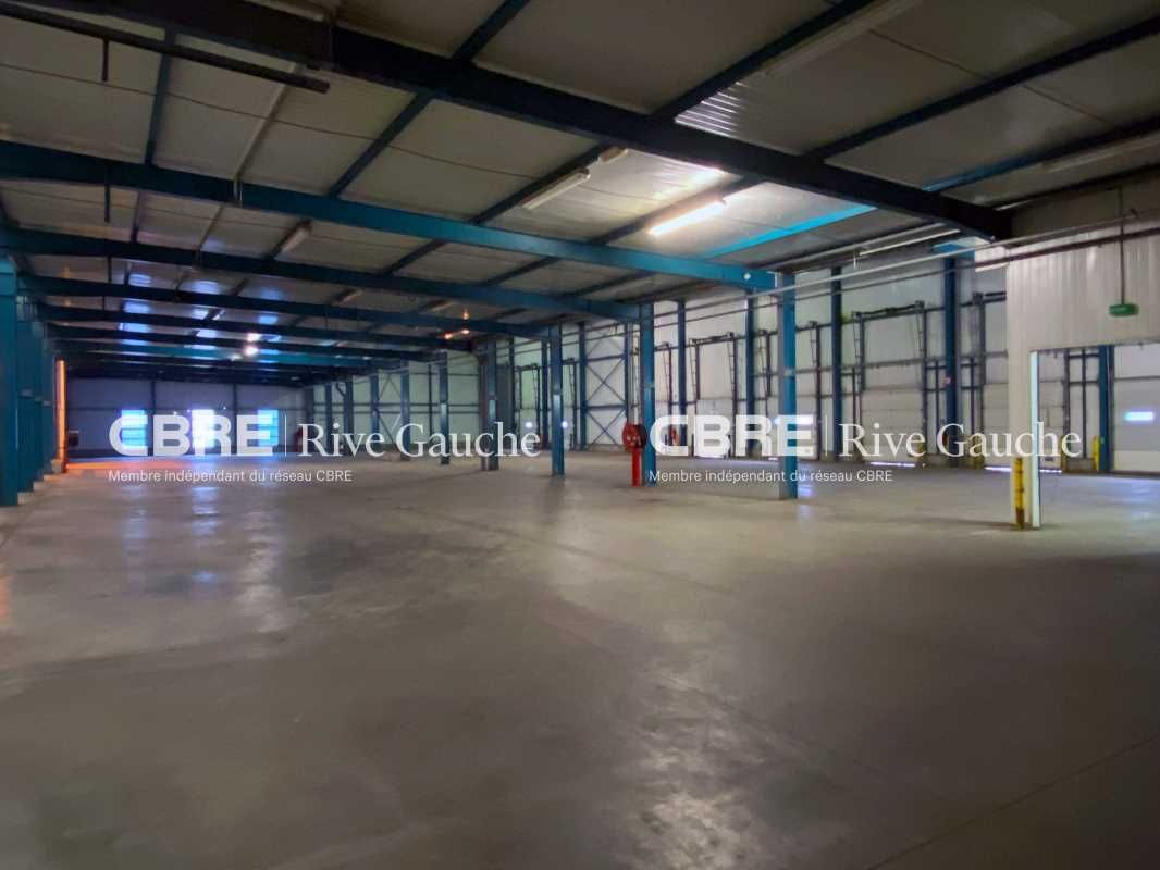 Entrepôt autonome de 1986, anciennement équipé d'