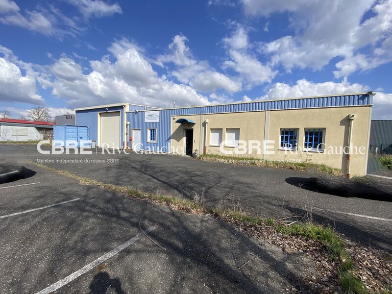 Implanté sur un terrain de 24 ares, Bâtiment mix