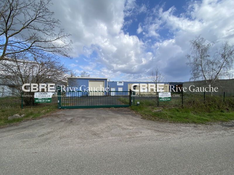 Implanté sur un terrain de 24 ares, Bâtiment mix