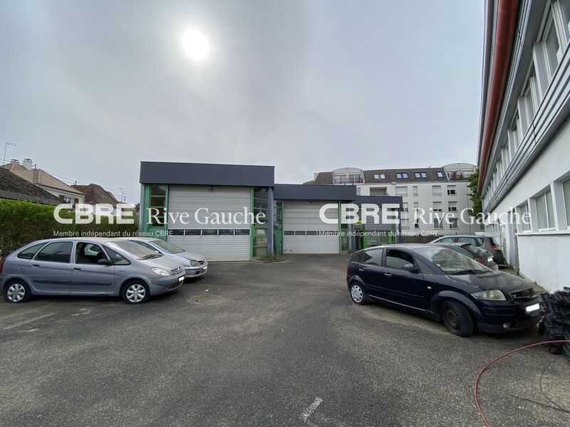 Bâtiment indépendant à usage mixte bureaux / dépô