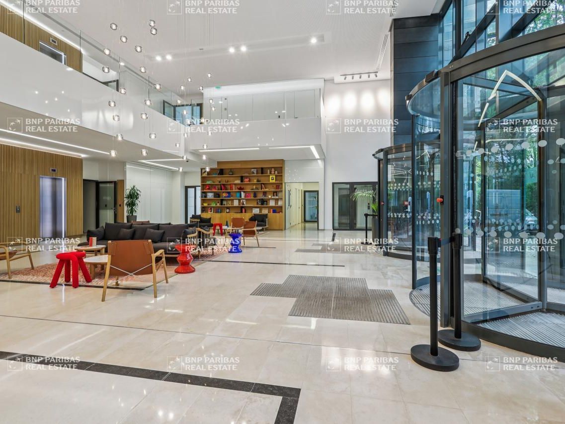 12447 m² pour ce bureaux en location à Malakoff