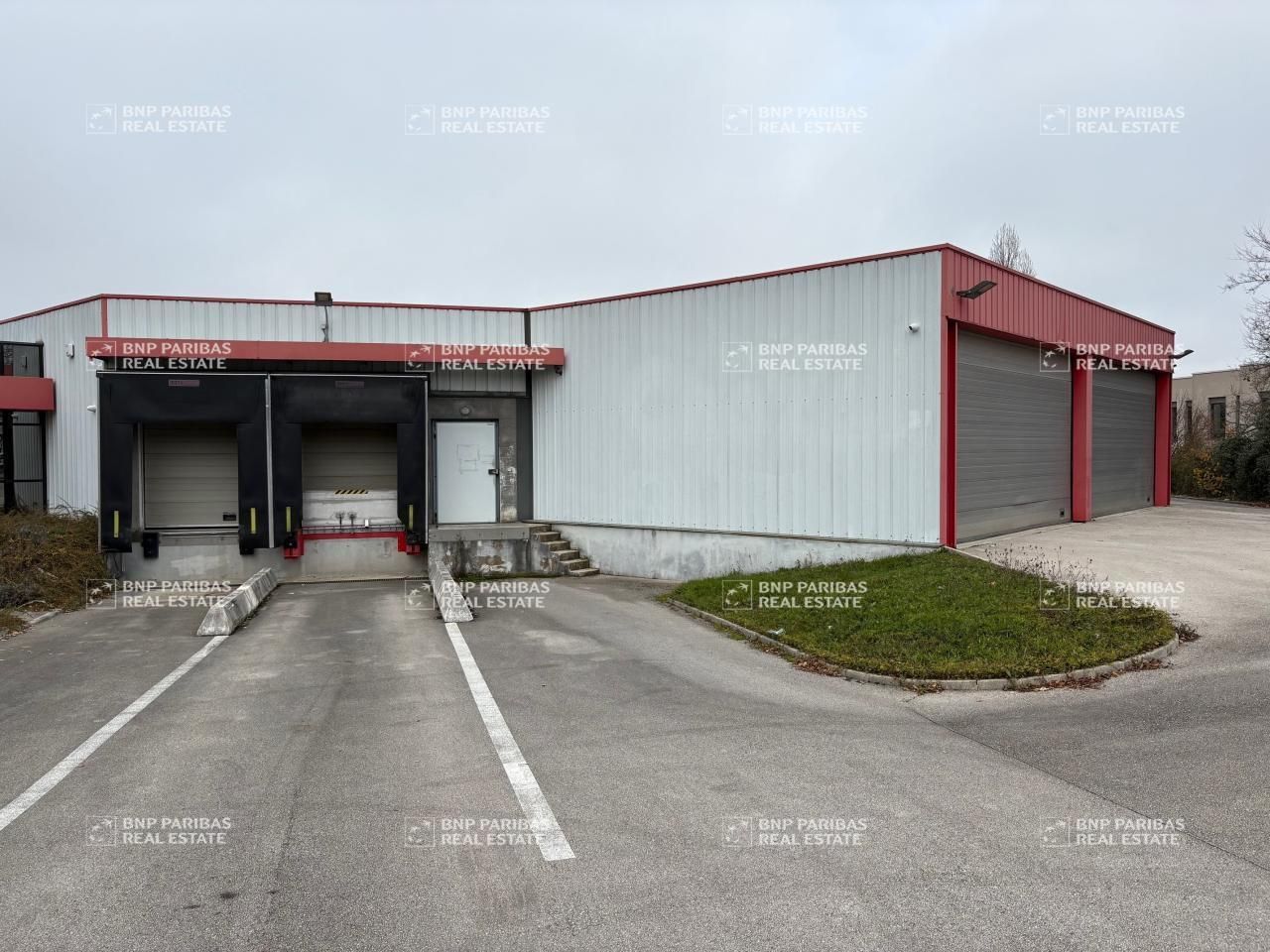 1148 m² pour ce activité en location à Saint-apollinaire