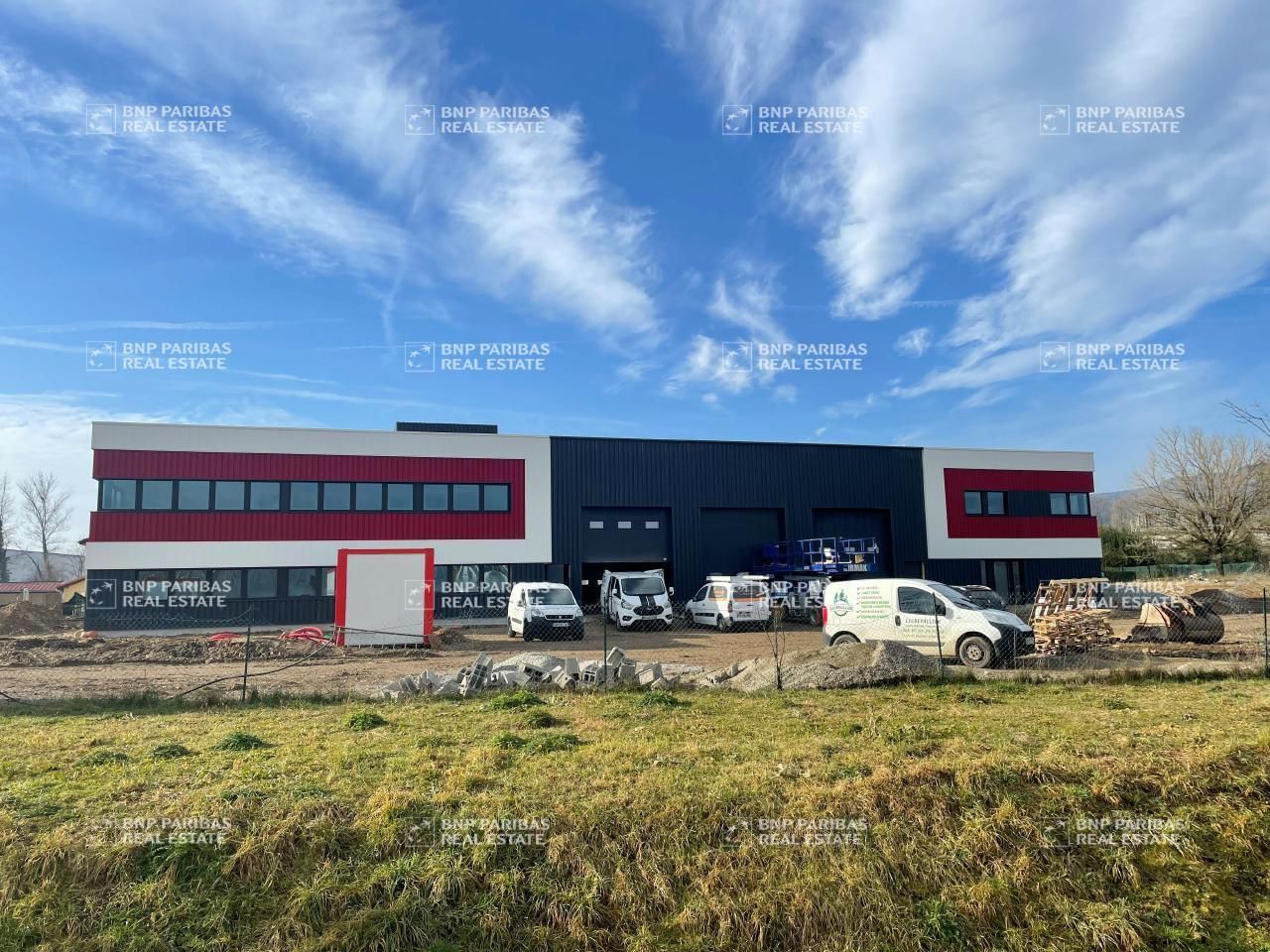 182 m² pour ce mixtes en location à Rumilly