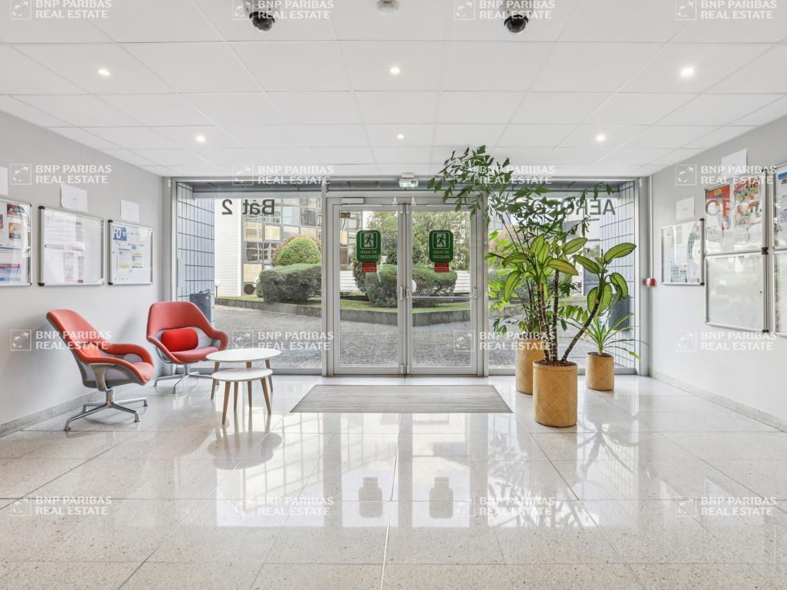 2396 m² pour ce bureaux en location à Blagnac