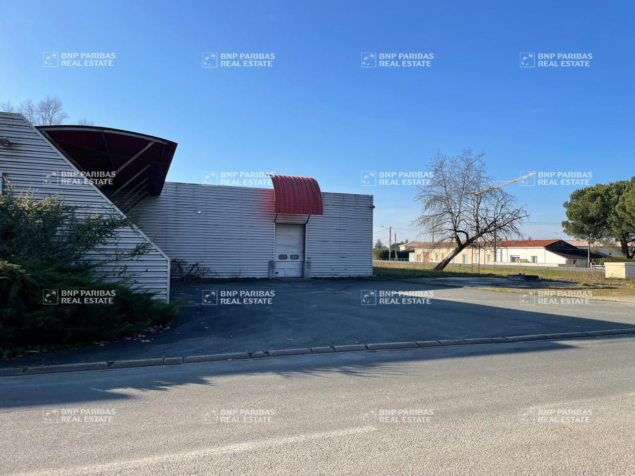 3070 m² pour ce activité en location à Moulin-neuf