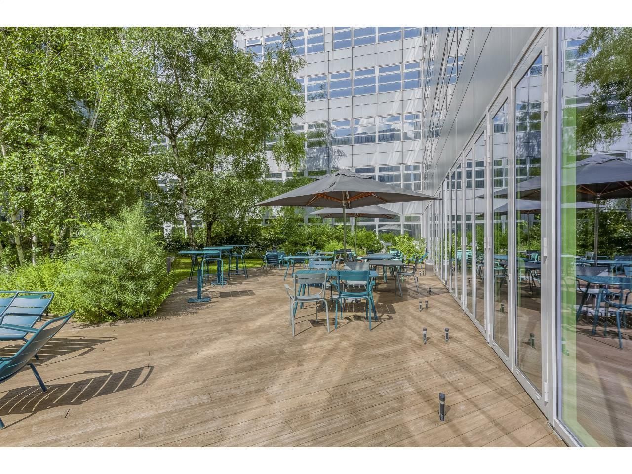 4958 m² pour ce bureaux en location à Saint-denis