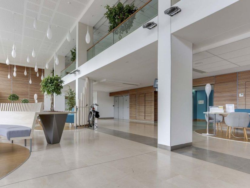 8283 m² pour ce bureaux en location à Saint denis