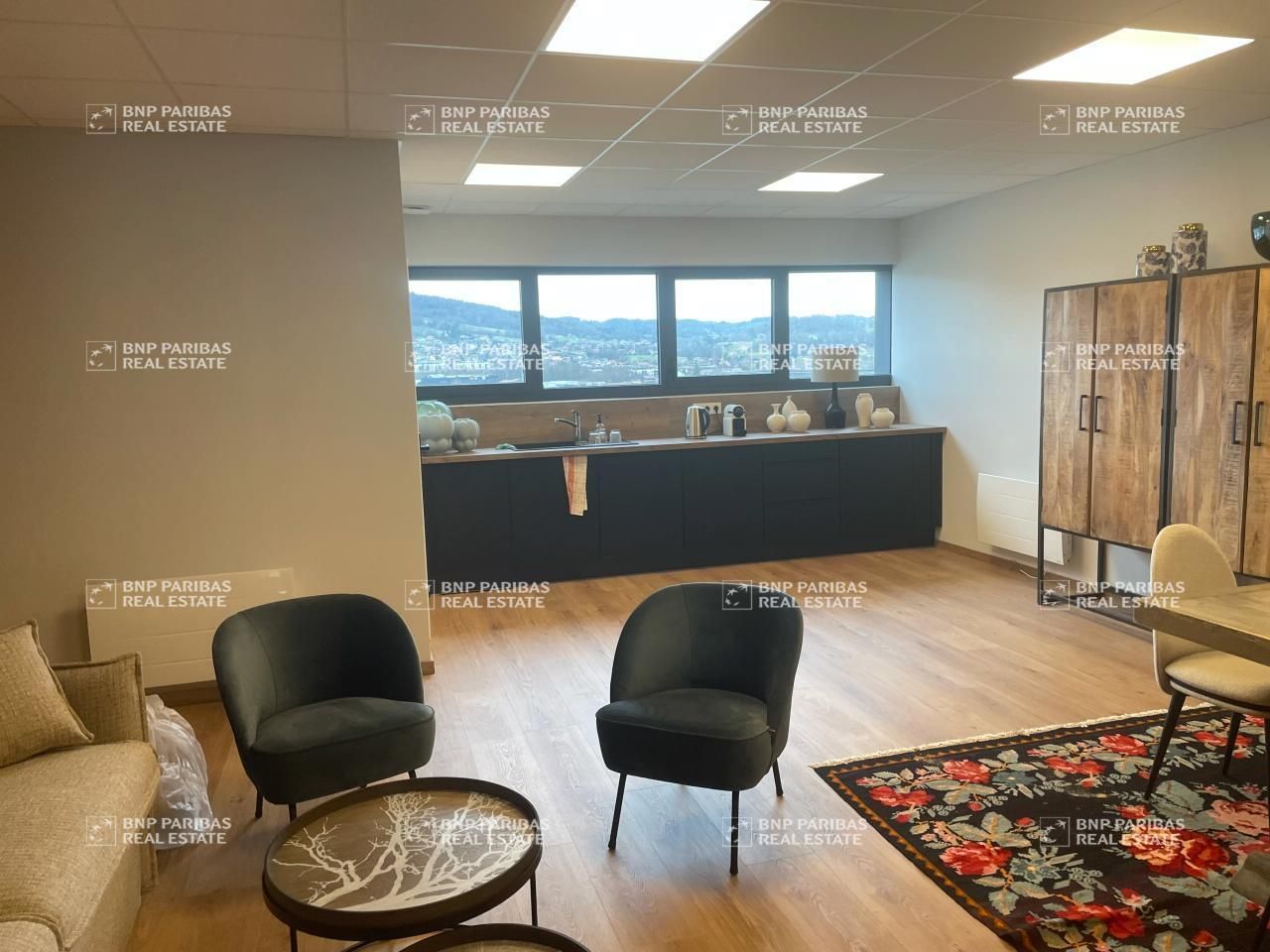 150 m² pour ce activité en location à Poisy