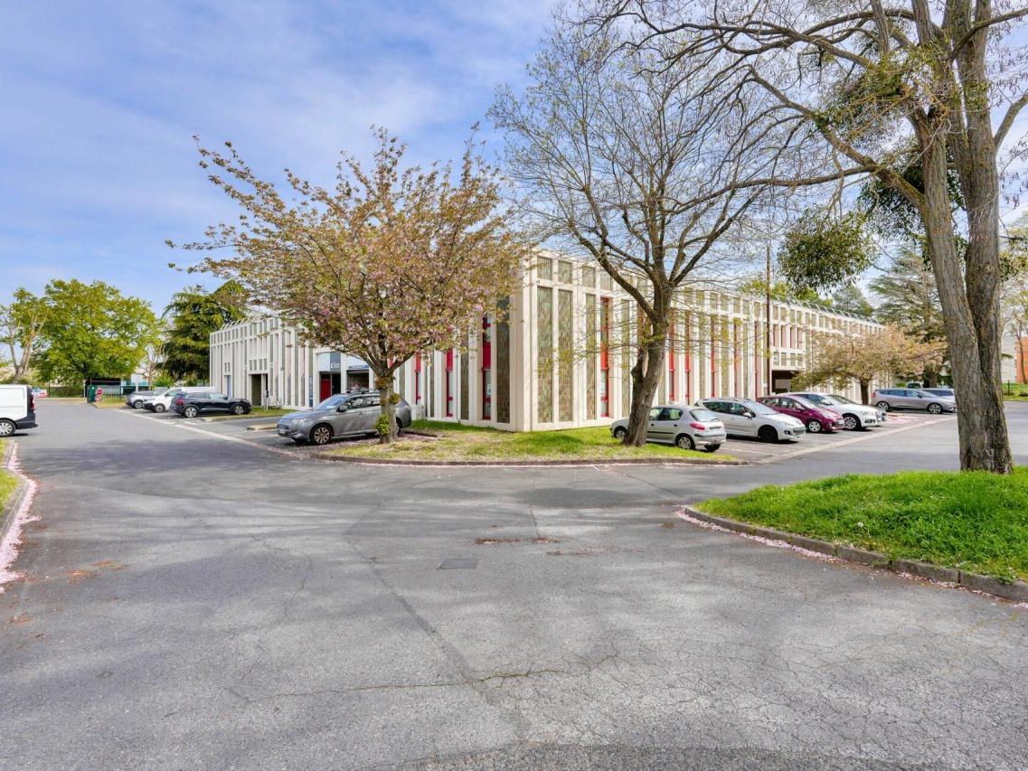 1460 m² pour ce pme-pmi en location à Éragny