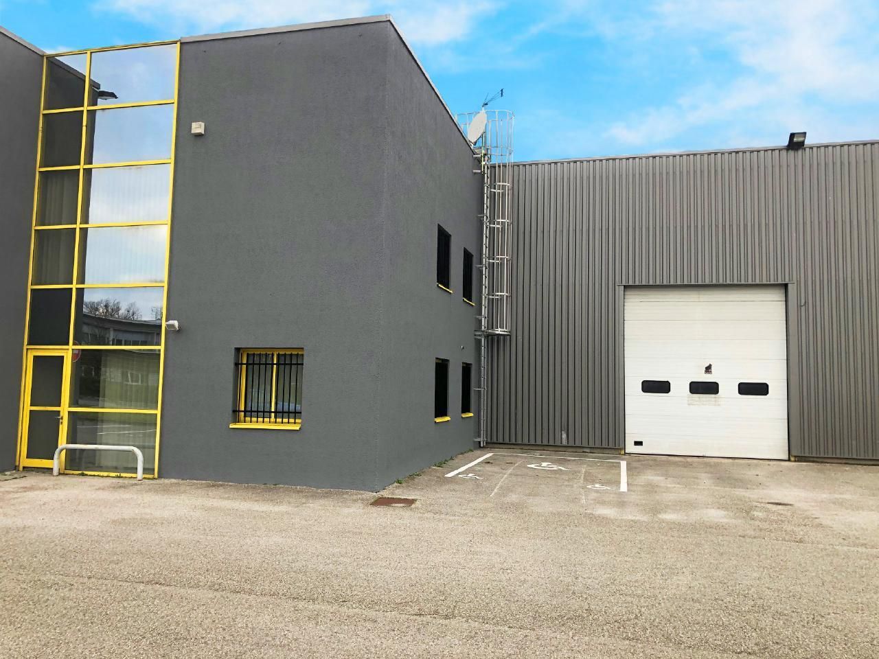 1109 m² pour ce activité en location à La verpillière